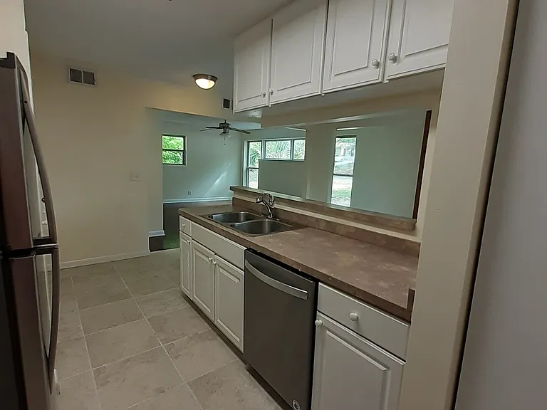 706 Valley Dr — Photo 6