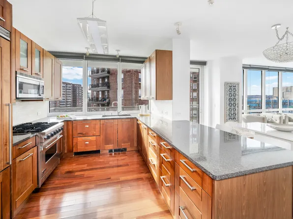 640 West 237th Street image 3 of 20