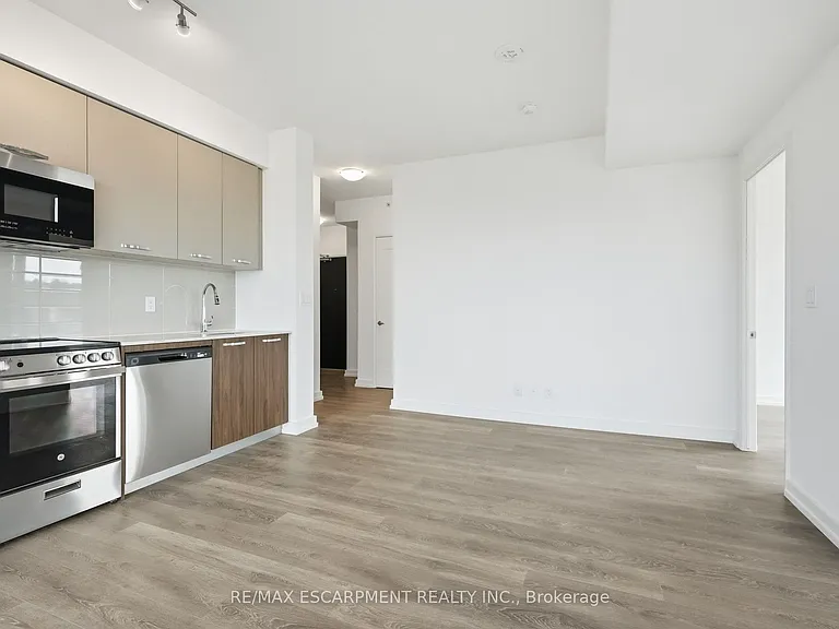 75 James St S #2113 — Photo 10