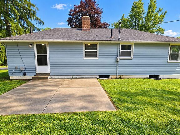 3rd image of 165 Rambleside Dr