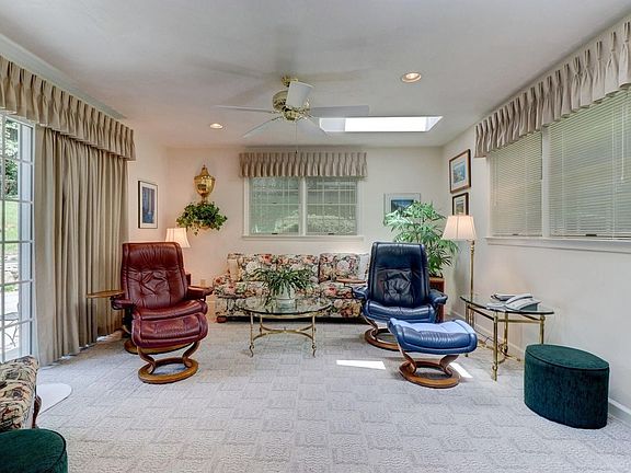 5th image of 2855 Woodthrush Dr