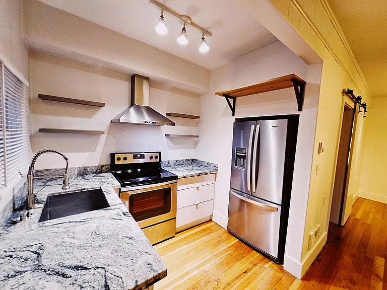 324 - Pelto Properties, LLC — Photo 17