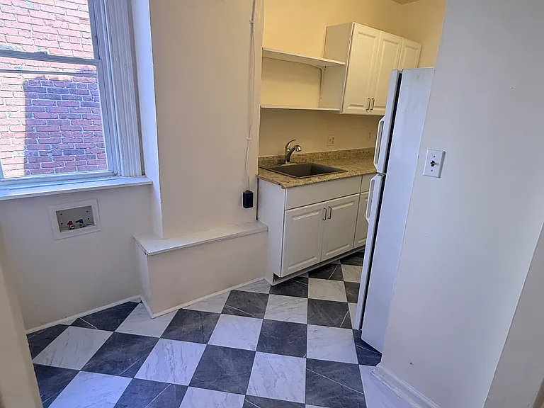 503 E 23rd St #2 — Photo 7