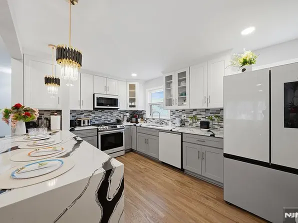 501 2nd Ave, Roselle, NJ 07203