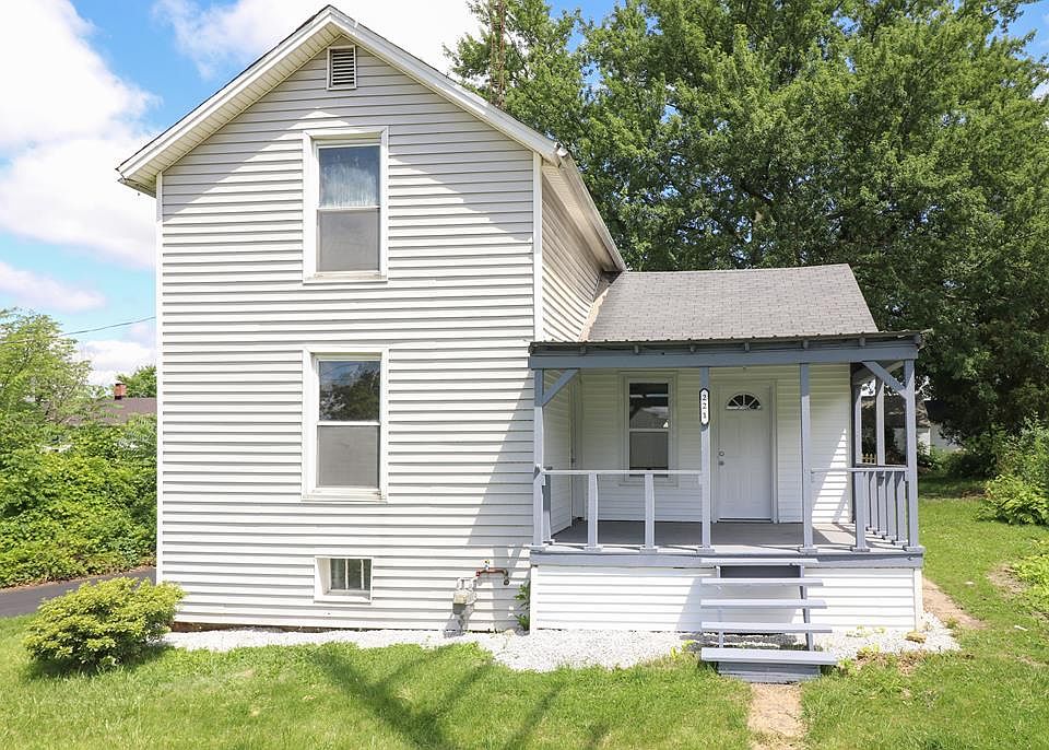 1st image of 221 E Longview Ave