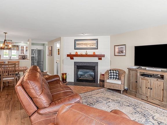 3rd image of 35 Whittier Meadows Dr