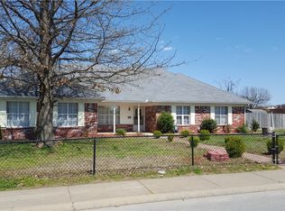 2200 E Cardinal Dr, Springdale, AR 72764