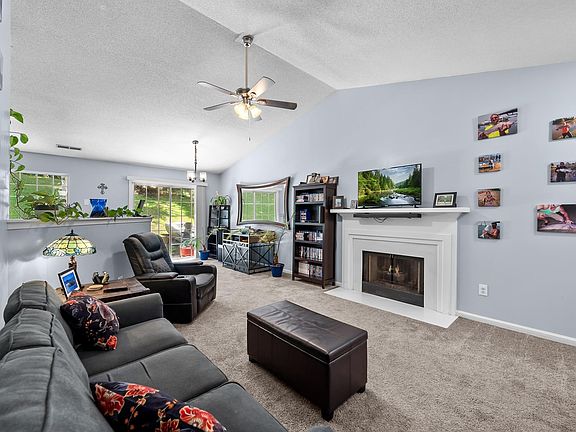 3rd image of 109 W Fall River Way