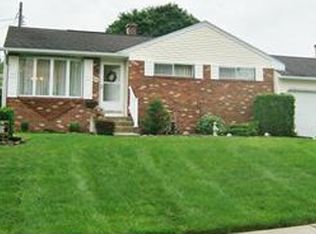 2353 Eden Ln, Bethlehem, PA 18018