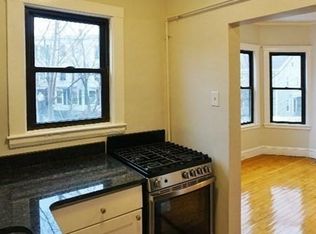 22 Pleasant St #4, Cambridge, MA 02139