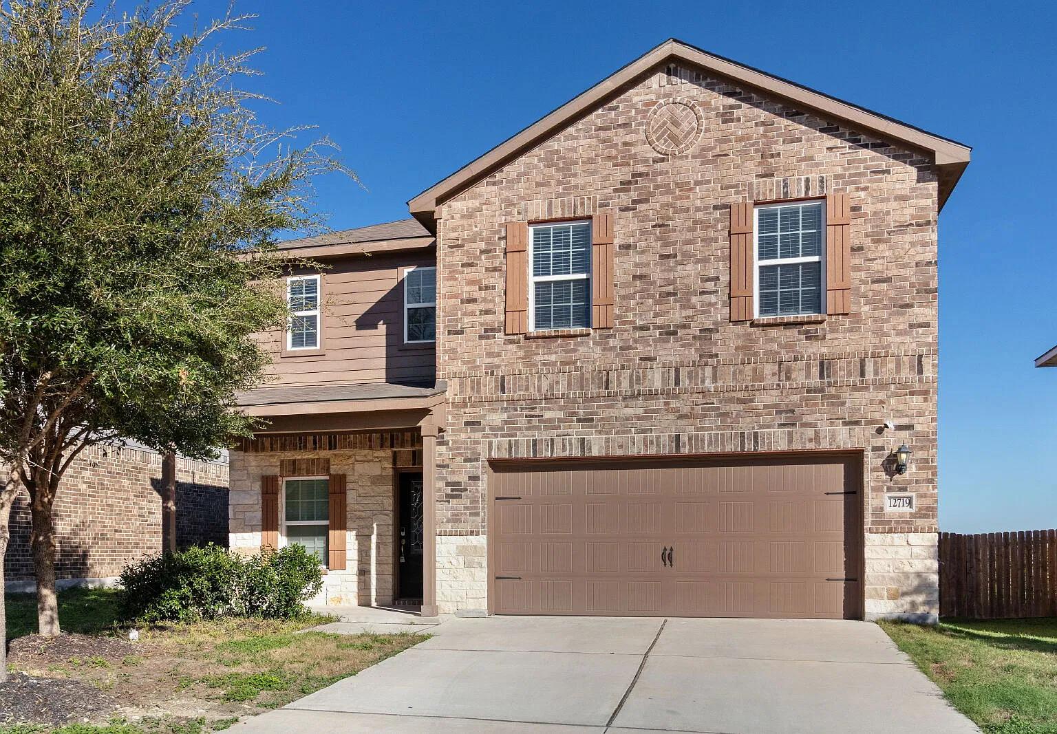 4 bed, 2.5 bath, 2189 sqft, $2,200 — Photo 1
