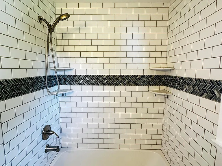 114 Logan Ave — Photo 15