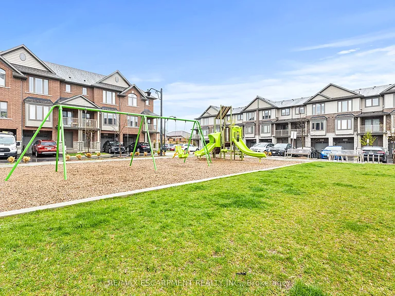 19 Picardy Dr #4 — Photo 30