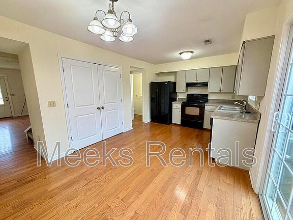 5th image of 1002 Fairway Gardens Dr