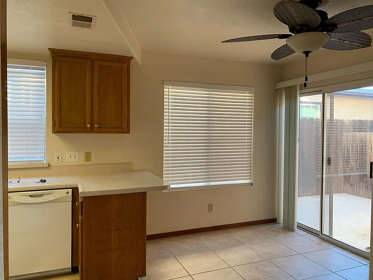 1265 Persimmon Ave #C — Photo 6
