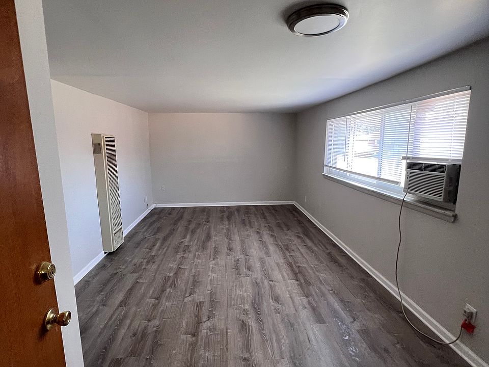 2nd image of 318 Broadmeadows Blvd #D