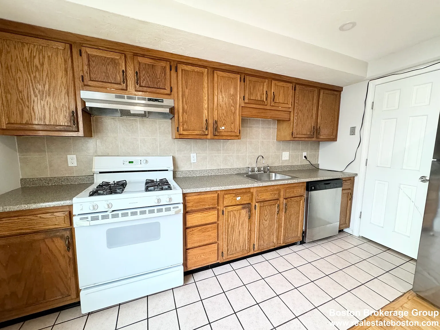 4 bed, 1.5 bath, $3,800 — Photo 1