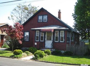 188 N 9th St, Lindenhurst, NY 11757