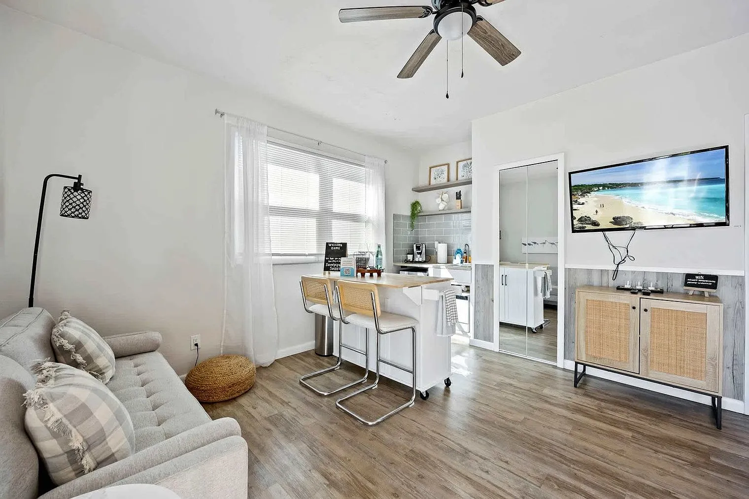 Studio, 1.0 bath, 592 sqft, $2,433 — Photo 2
