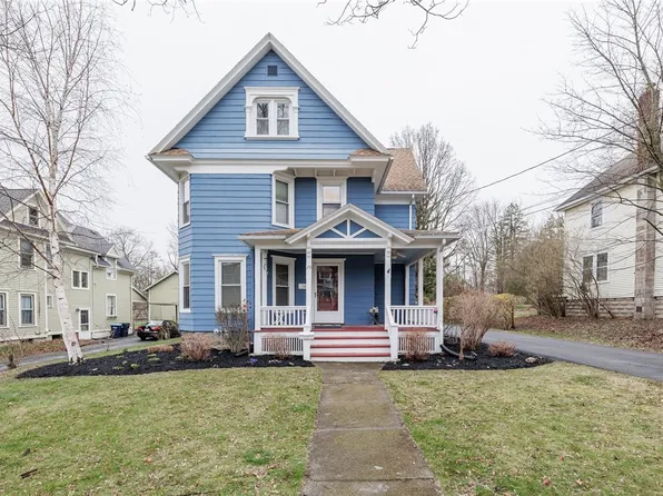 29 Oak St, Geneseo, NY 14454