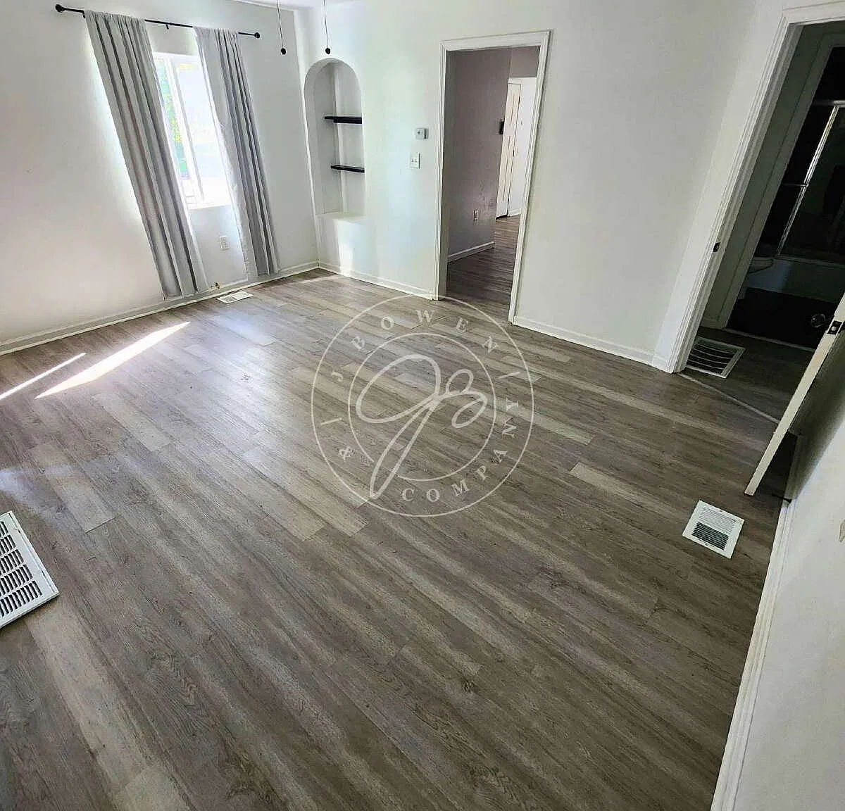 3 bed, 1.0 bath, 1030 sqft, $1,250 — Photo 2