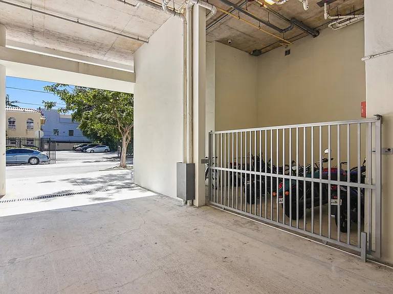 Riverview One Apartments — Photo 24