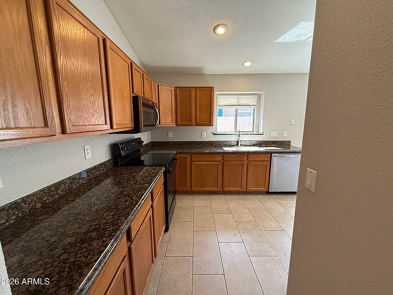 1644 E Oakland St — Photo 18