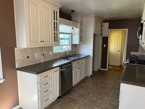 3rd image of 270 E Hurst St