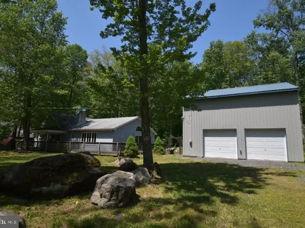 130 Bushkill Dr, Pocono Lake, PA 18347