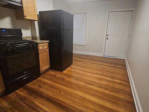 3rd image of 184T Walnut Ave #3