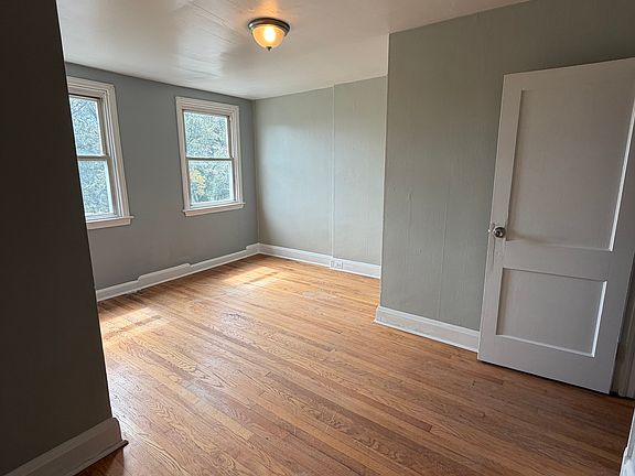4th image of 3116 Presstman St #1