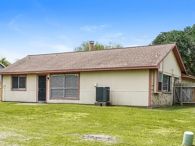 518 Magnolia Bnd — Photo 15