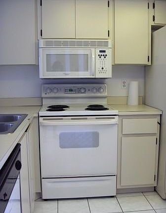 Kitchen with all appliances