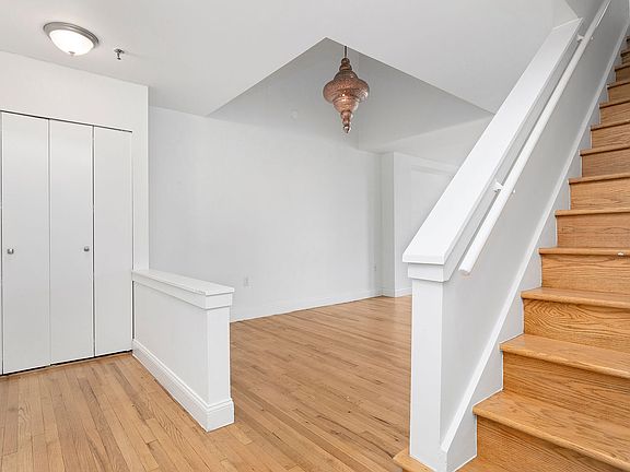 2nd image of 170 John St #3/4C