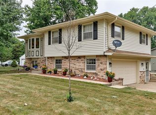 6201 Twana Dr, Urbandale, IA 50322