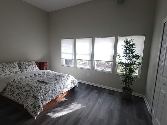 4th image of 1221 E Lincoln Ave #A