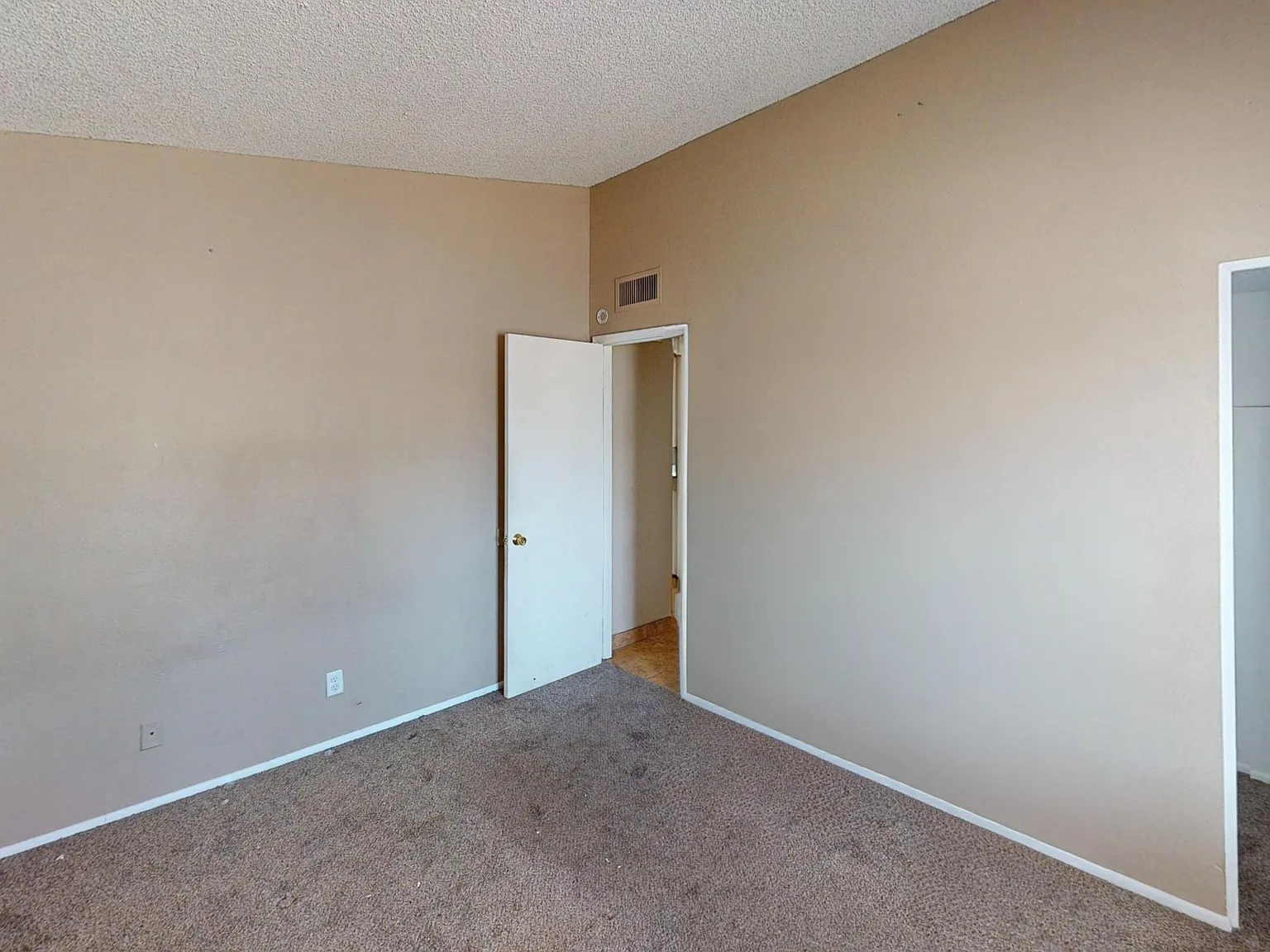 3 bed, 1266 sqft, $2,200 — Photo 2