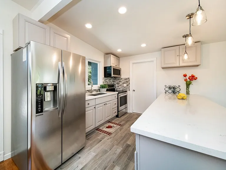 15618 NE 1st Pl — Photo 10