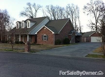 1st image of 2435 Lakewood Dr