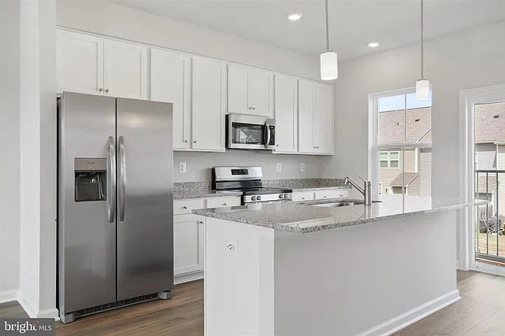 3 bed, 1708 sqft, $1,950 — Photo 2