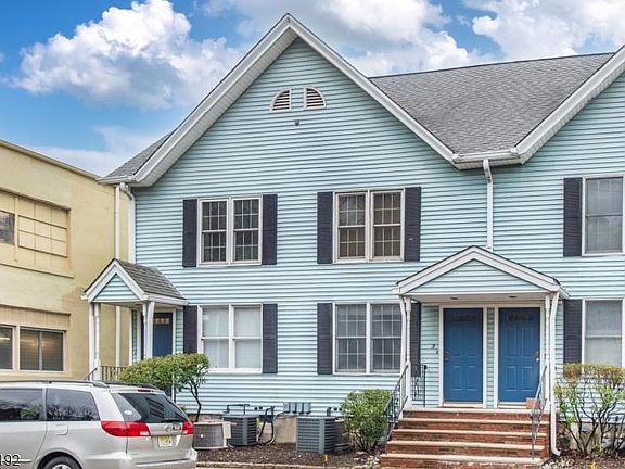 2nd image of 3 Oak St #3