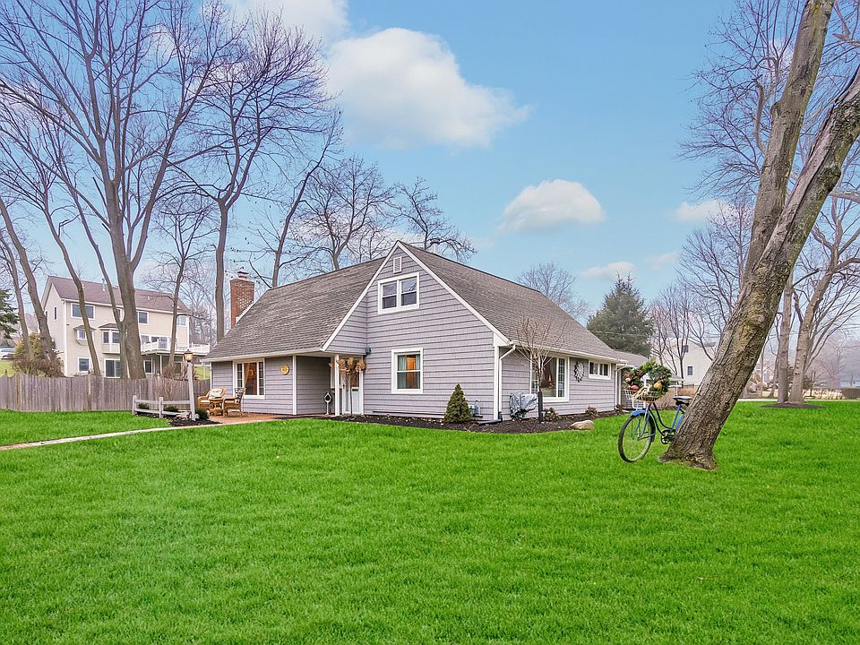 1st image of 12 Hoyer Ave
