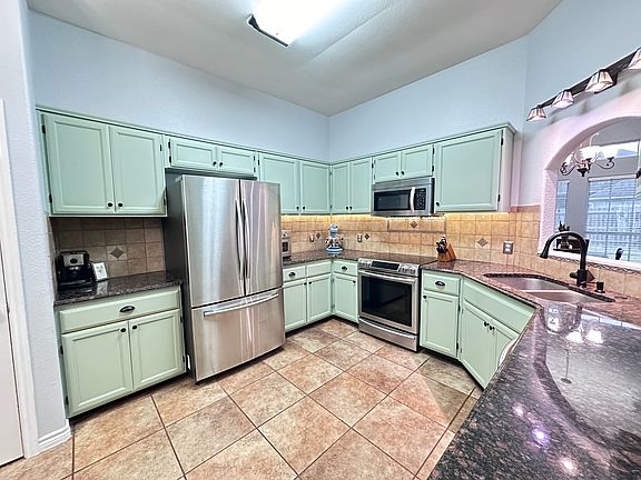 4th image of 2106 Brook Ln