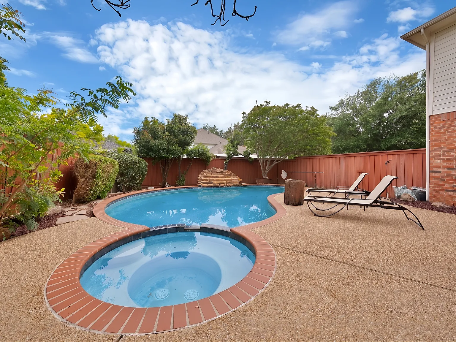 5 bed, 3584 sqft, $4,000 — Photo 3