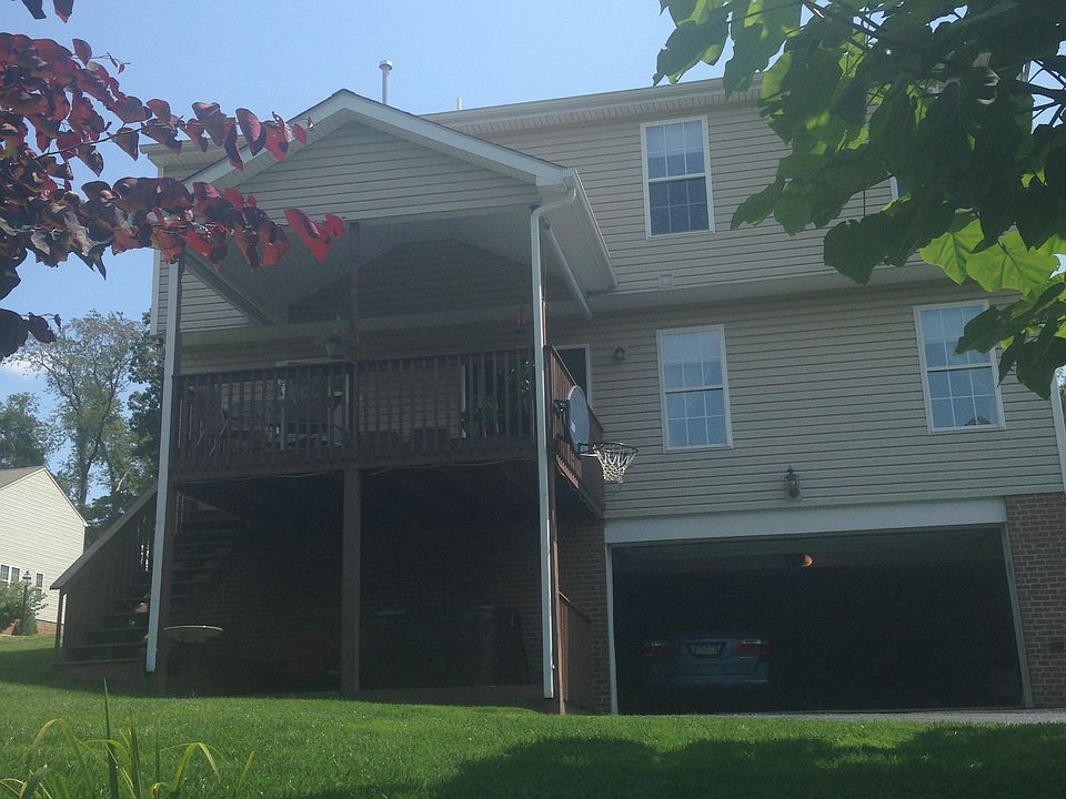 Covered deck w/ceiling fan