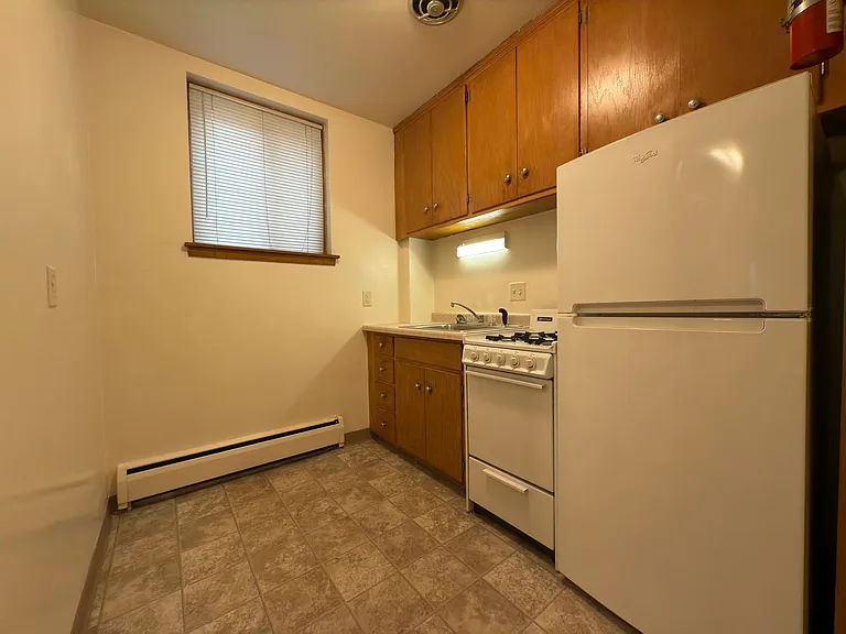 647 Cleveland Ave S — Photo 16