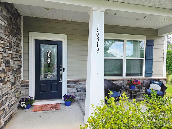3rd image of 16819 Cozy Cove Rd