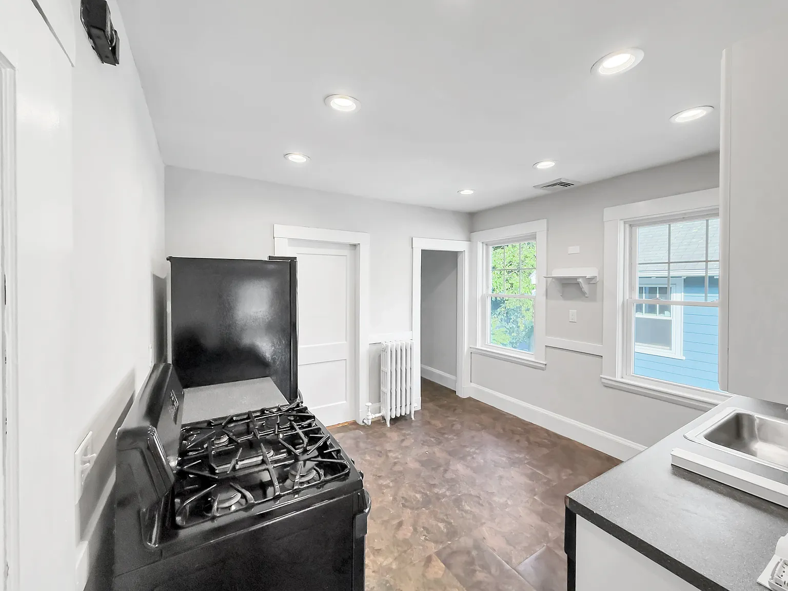 2 bed, 1.0 bath, $2,850 — Photo 2