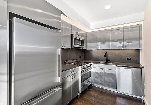 5th image of 2511 38th Ave #7C