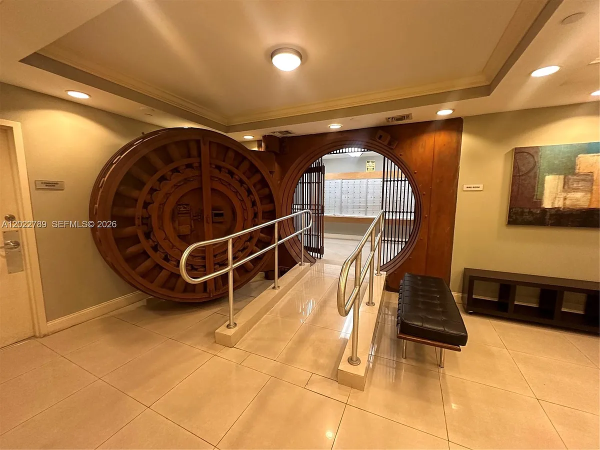 Building Photo - 111 E Flagler St #410